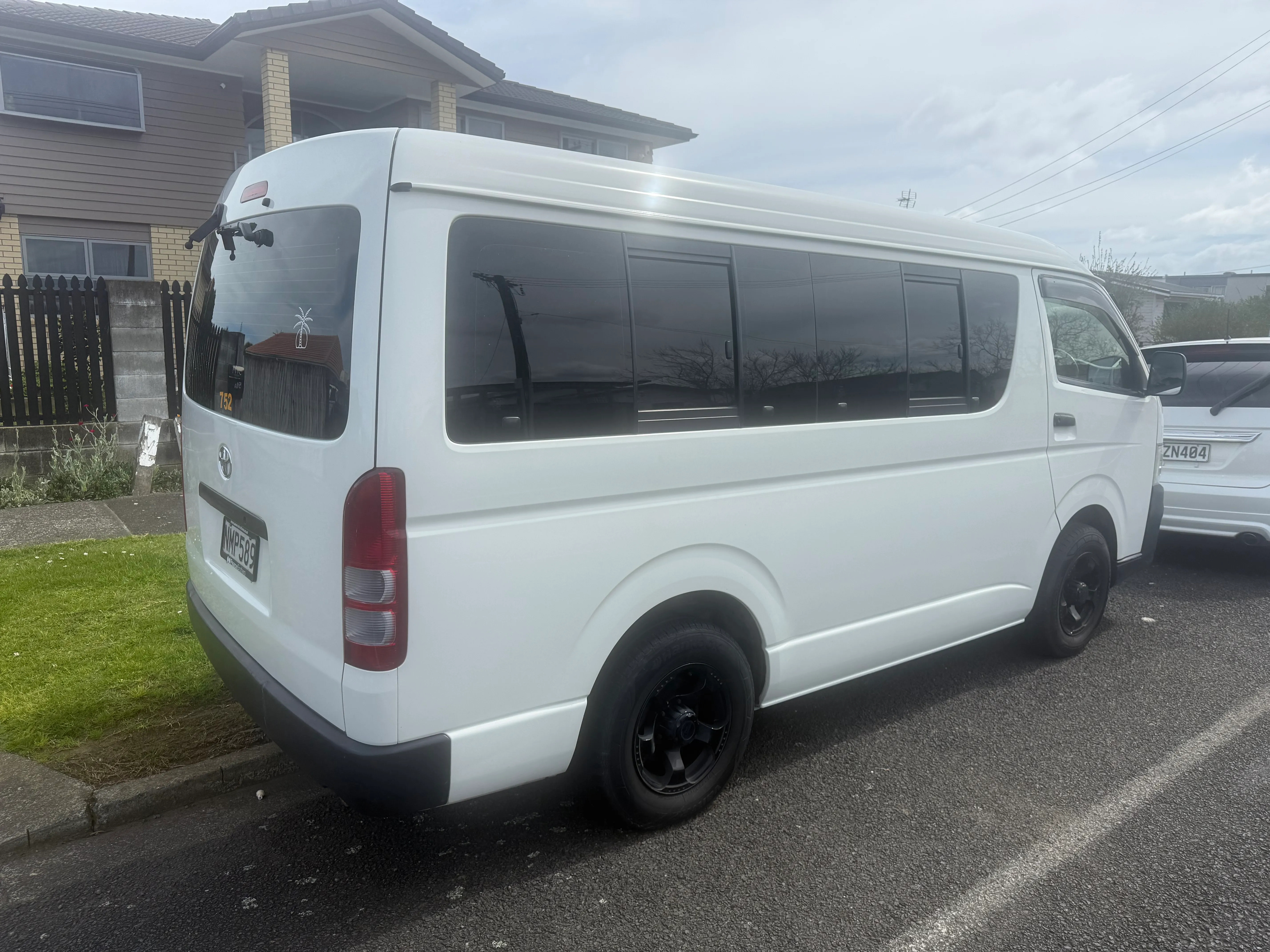 Toyota Hiace 2013 Carousel 1