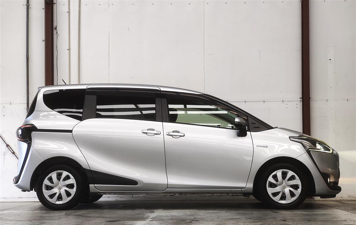 2017 Toyota Sienta HYBRID G Carousel 7