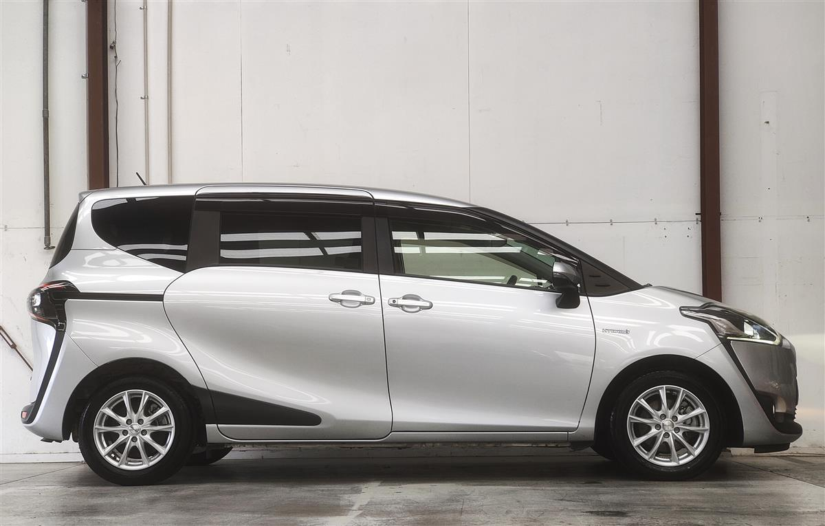 2016 Toyota Sienta G Carousel 7