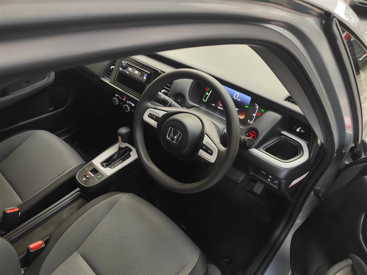 2021 Honda Fit EHEV HYBRID Carousel 3