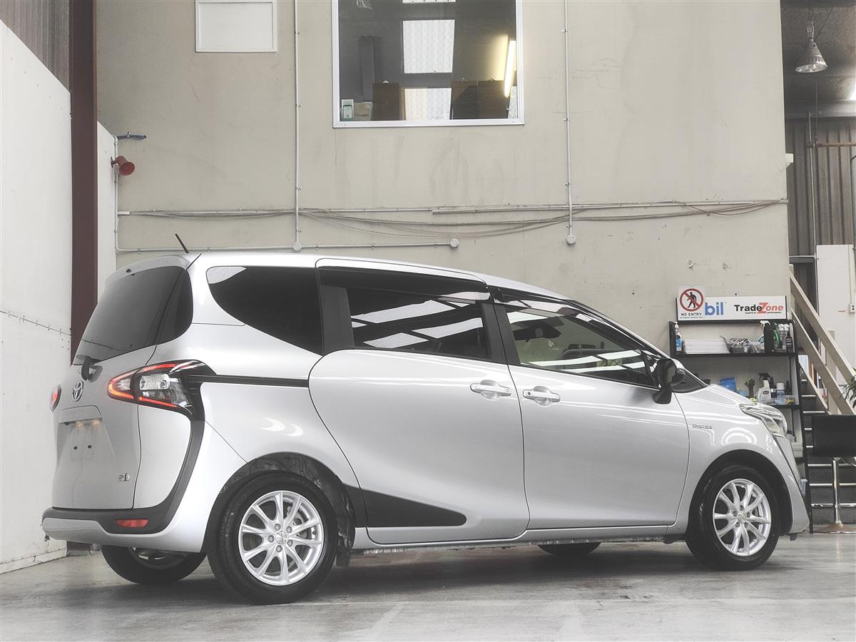 2016 Toyota Sienta G Carousel 5