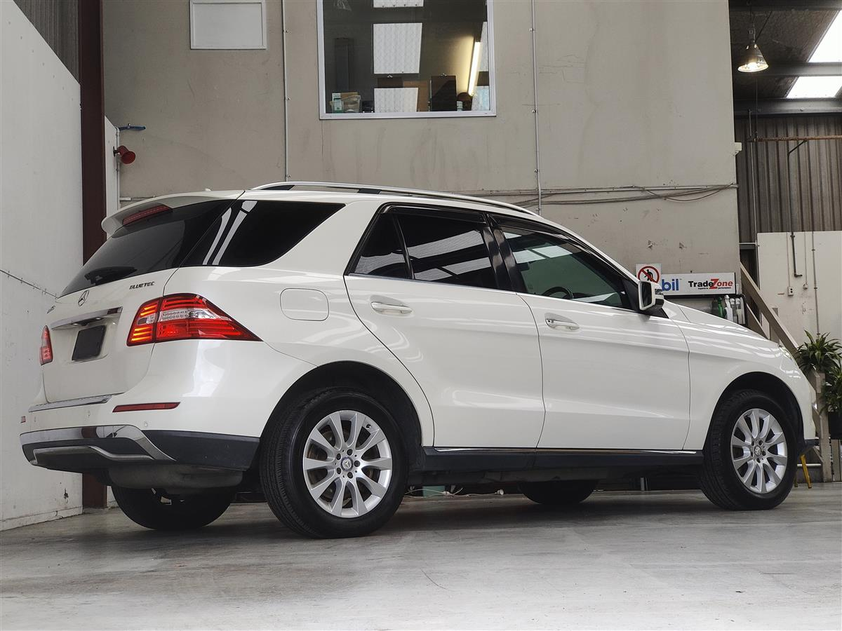 2013 Mercedes-Benz ML 350 V6 DIESEL/AWD/BLUETEC/LEATHERVERY TIDY RV/SUV Automatic Carousel 3