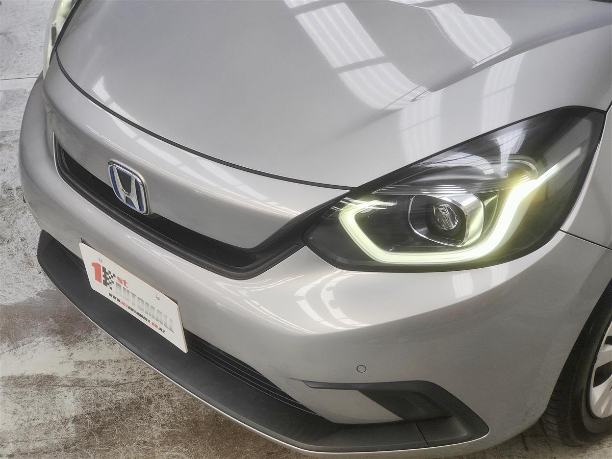 2021 Honda Fit EHEV HYBRID Carousel 9