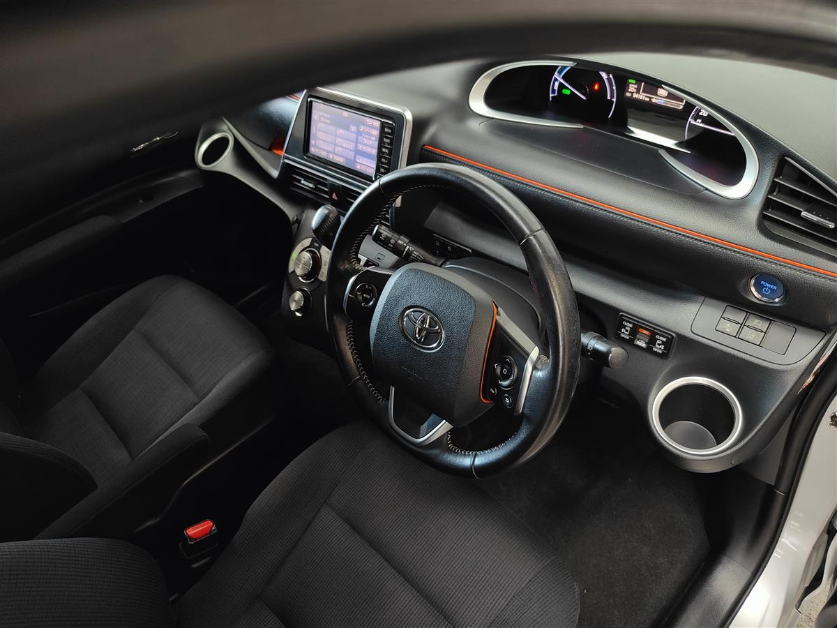 2017 Toyota Sienta HYBRID G Carousel 3