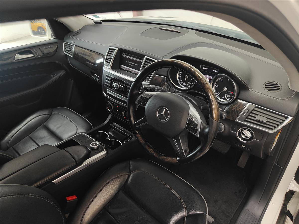 2013 Mercedes-Benz ML 350 V6 DIESEL/AWD/BLUETEC/LEATHERVERY TIDY RV/SUV Automatic Carousel 6