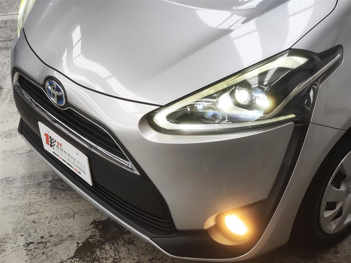 2017 Toyota Sienta HYBRID G Carousel 9