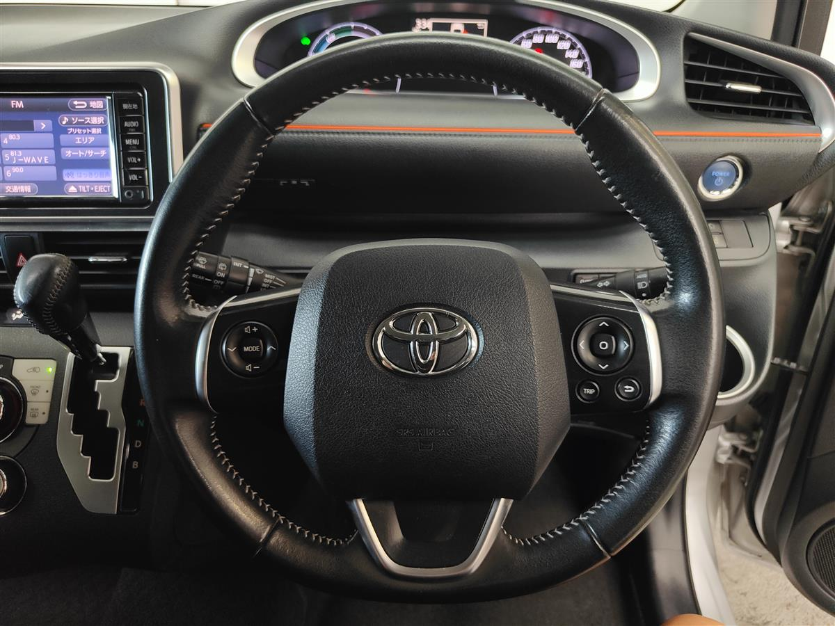 2017 Toyota Sienta HYBRID G Carousel 1