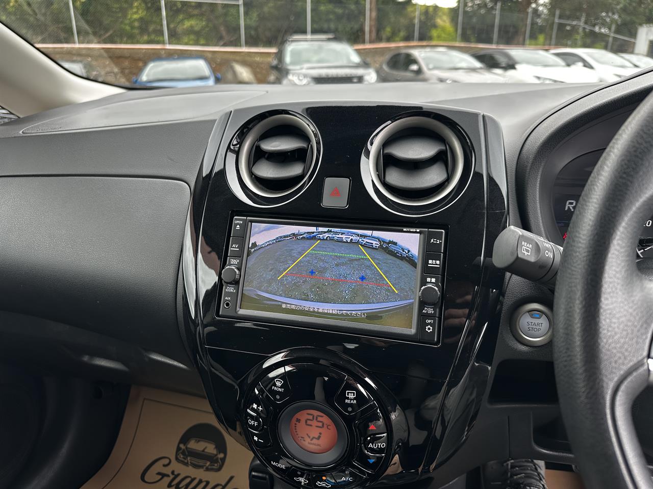 2019 Nissan Note E-power.Rear camera.Lane assist.Safety radar.Park sensors.Button start. Carousel 5
