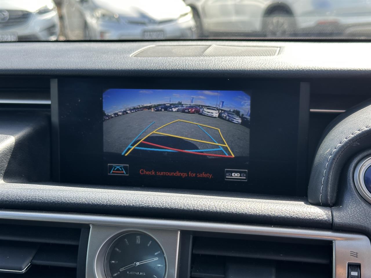 2015 Lexus IS 300h Hybrid.Sunroof.Cruise control.Alarm.10 Airbags.Rear camera.Park sens. Carousel 5