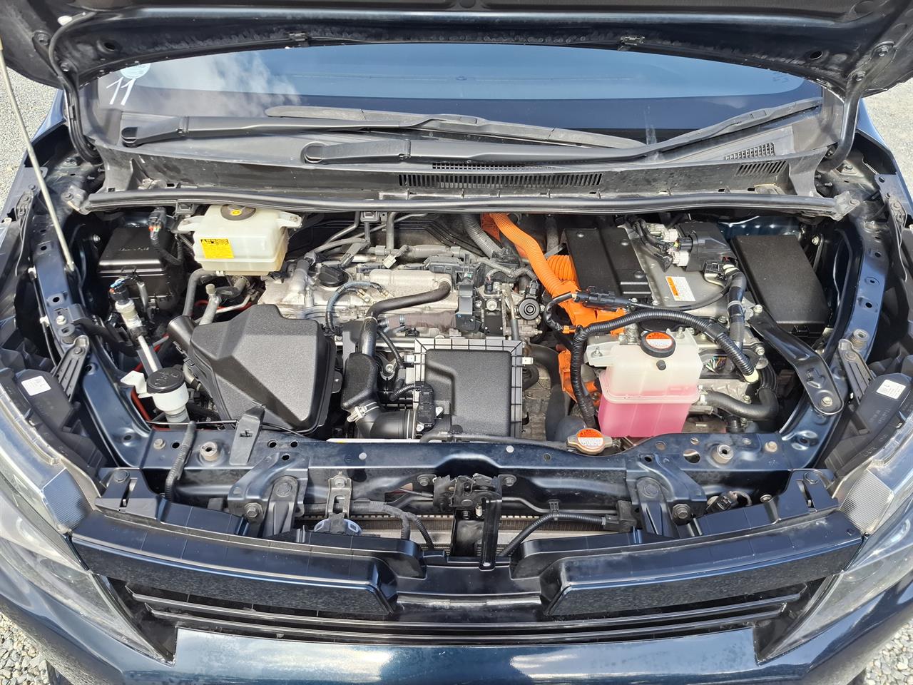 2015 Toyota Voxy HYBRID. 7 Seater.Cruise Control.Rear camera. Carousel 12