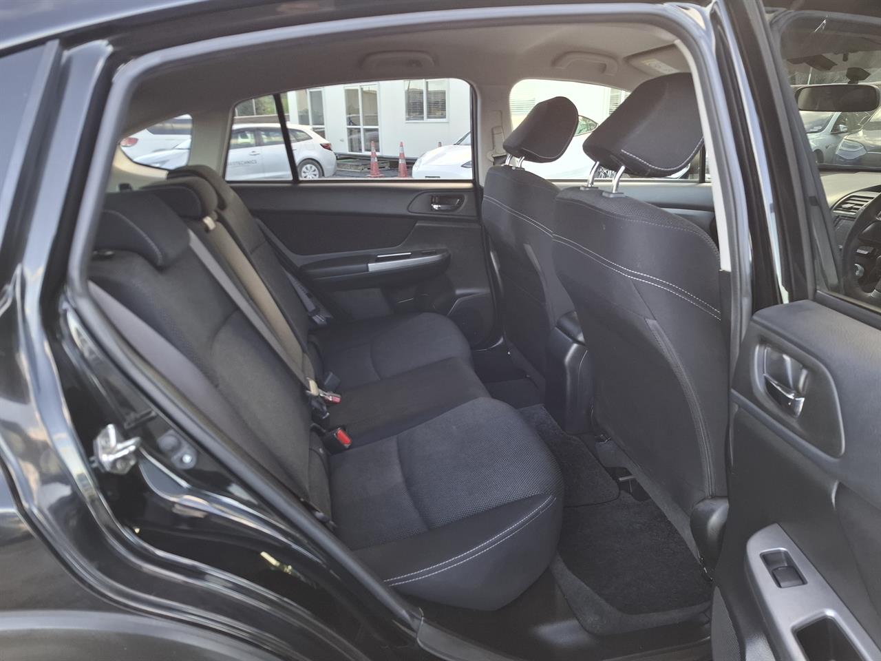 2014 Subaru XV Hybrid.4WD.Roof rails.Cruise control.Button start.LOW KM. Collage 2