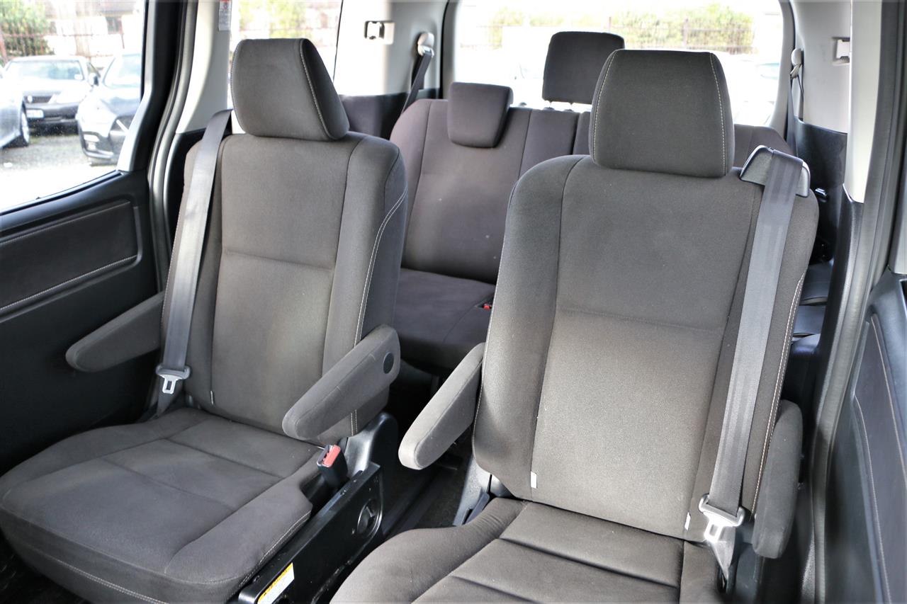 2016 Toyota ESQUIRE Hybrid.7 seats.Electric doors.Button start.New tires. Carousel 4