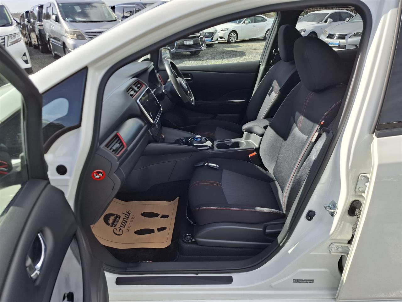 2020 Nissan Leaf NISMO.40KW.SOH360°cam.Android/ApplePlay.Pro-pilot.Safety radar.10 Airbags. Carousel 2