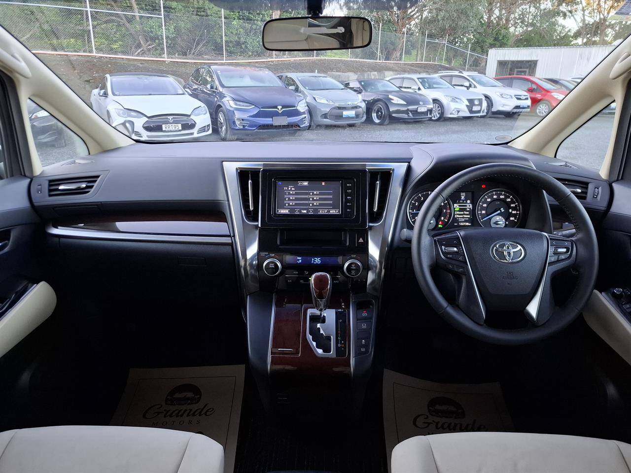 2015 Toyota Vellfire 8 seater Reversing Camera Parking Sensors Carousel 6