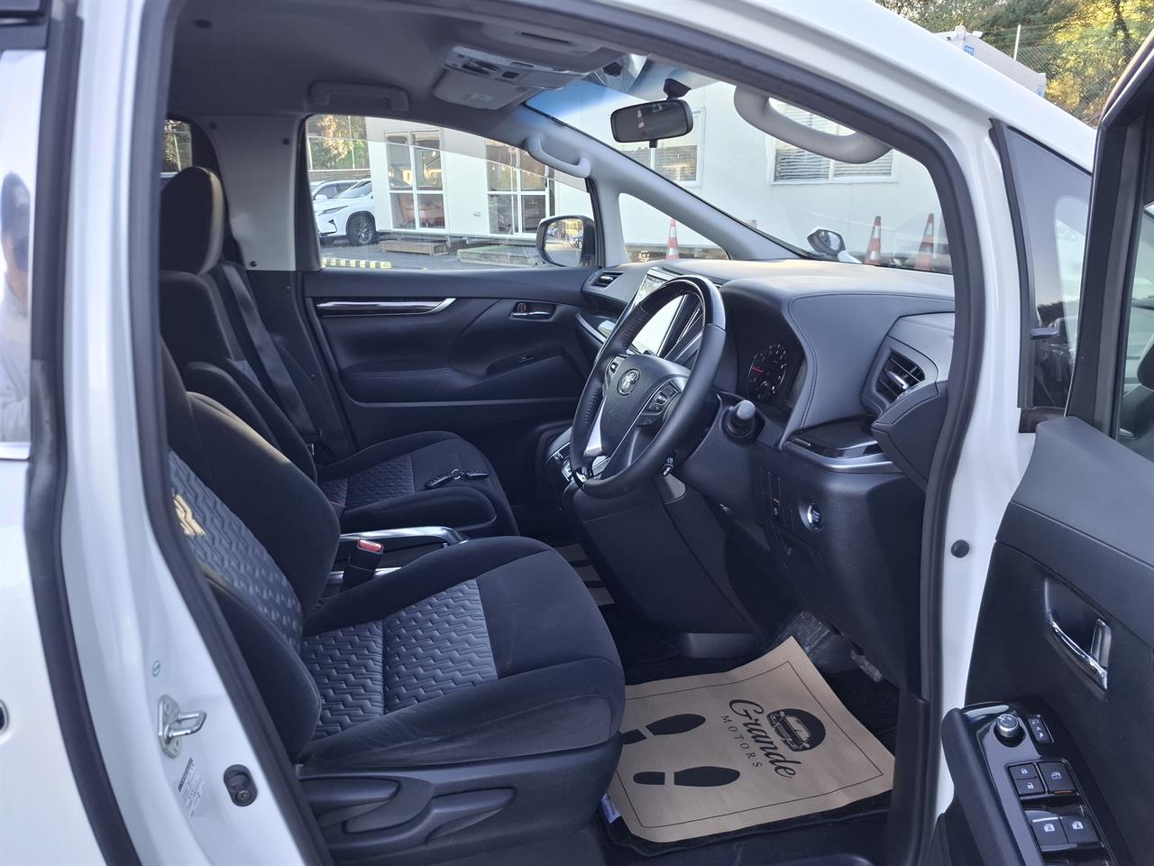 2015 Toyota Vellfire Z.V6.Rear camera.Radar cruise.Park sens.8 Airbags. Carousel 1