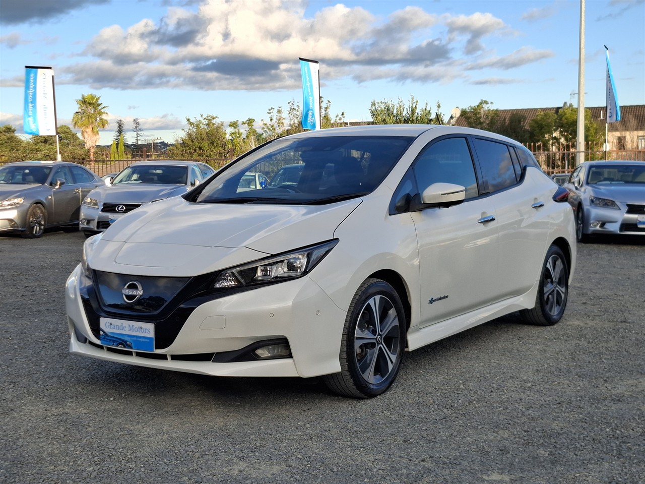 2022 Nissan Leaf 90.31% Soh G English display Grade 5 Carousel 5