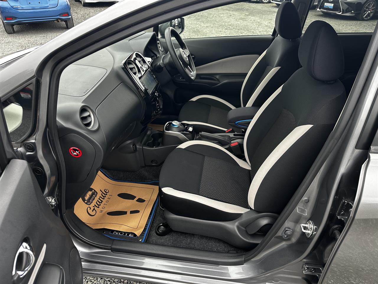 2019 Nissan Note E-power.Rear camera.Lane assist.Safety radar.Park sensors.Button start. Carousel 2
