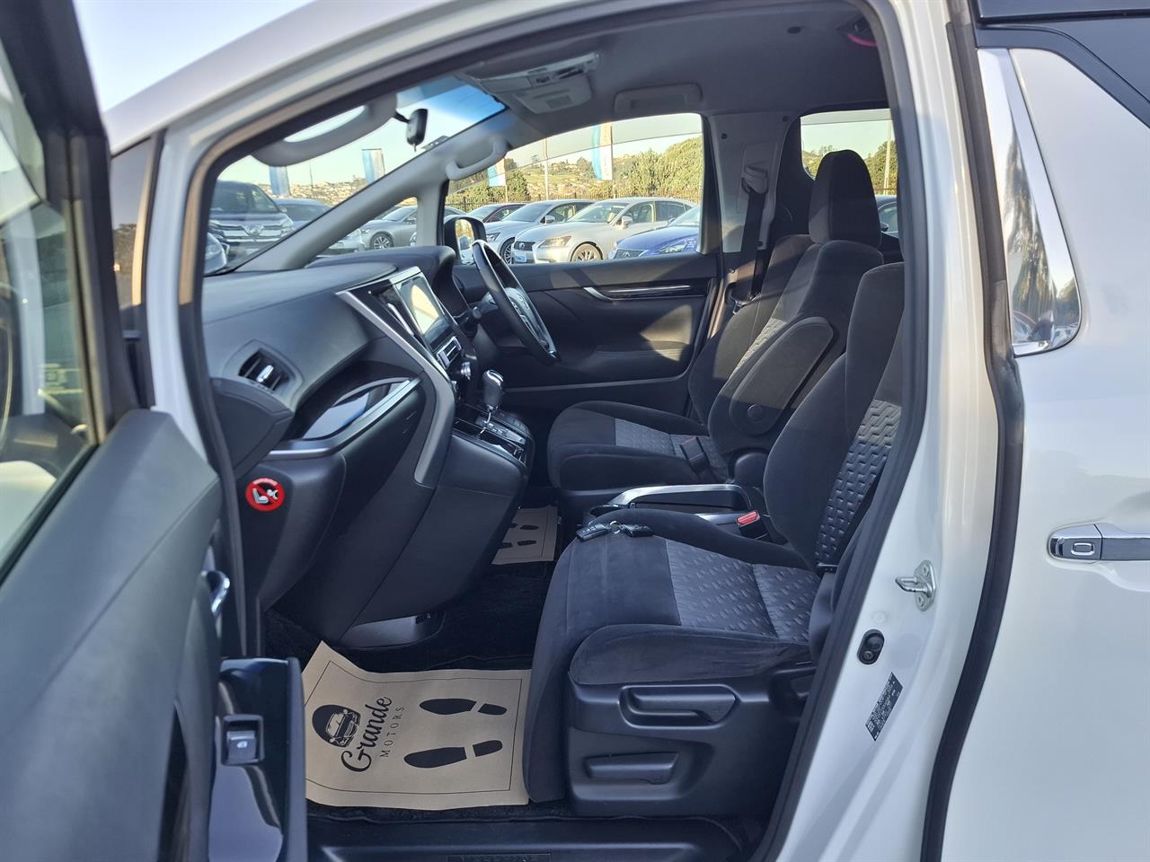 2015 Toyota Vellfire Z.V6.Rear camera.Radar cruise.Park sens.8 Airbags. Carousel 4