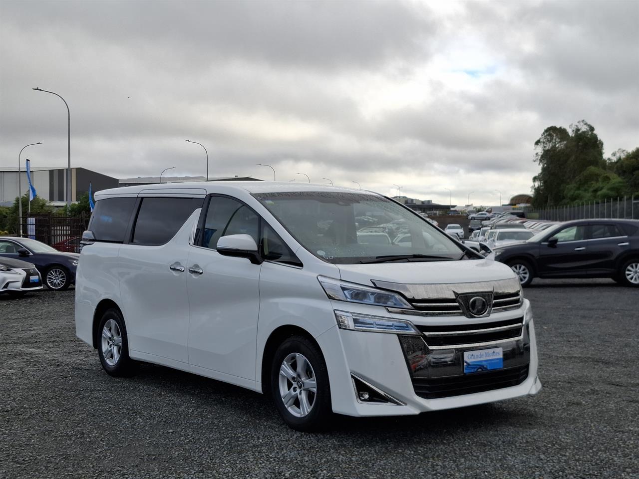 2019 Toyota Vellfire 8 seater.Rear cam.Radar cruise.Park sensors.8 Airbags.