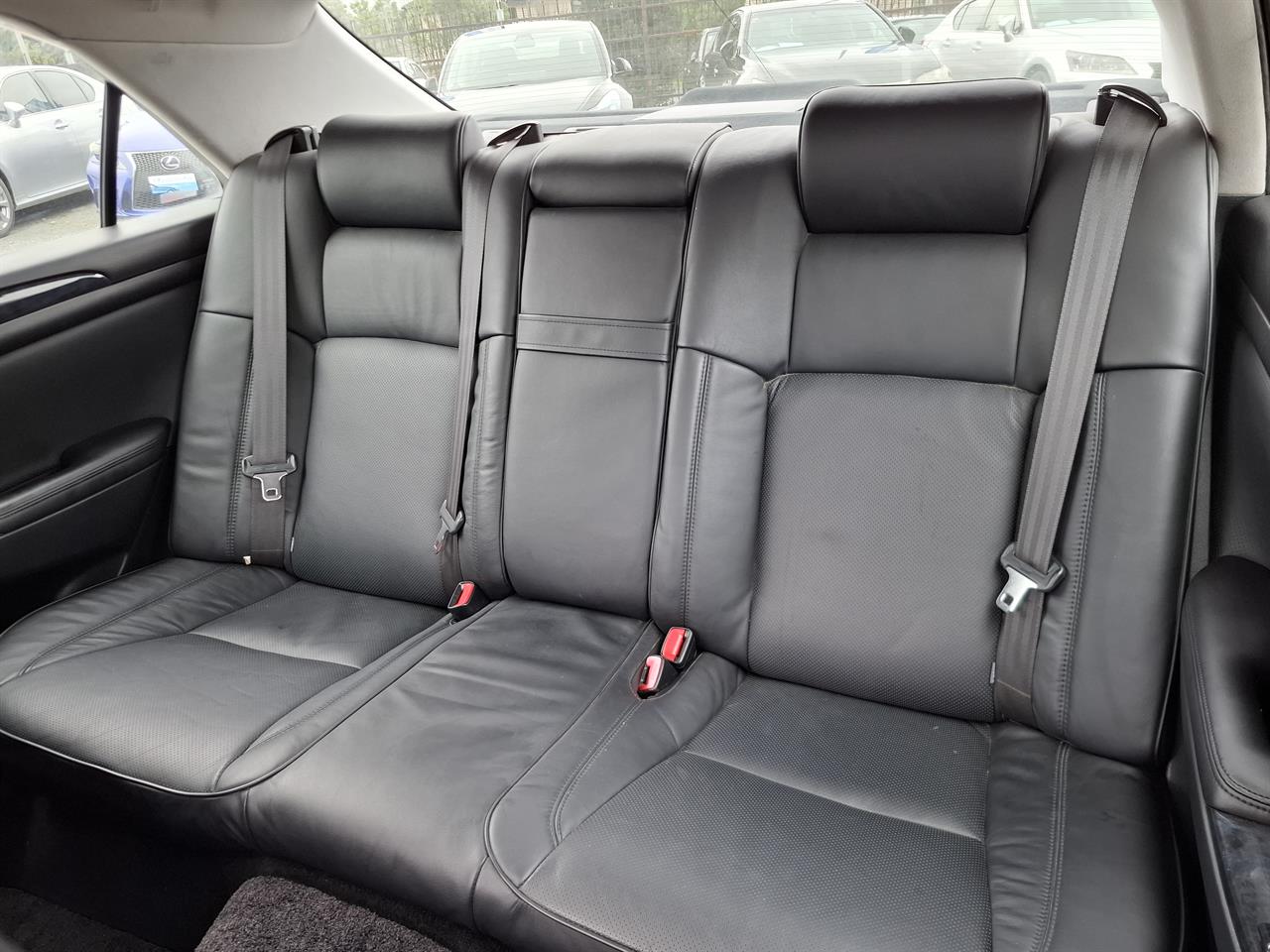 2005 Toyota Crown Athlete.Sunroof.Leather.Cruise control.Rear camera.Alarm. Carousel 3