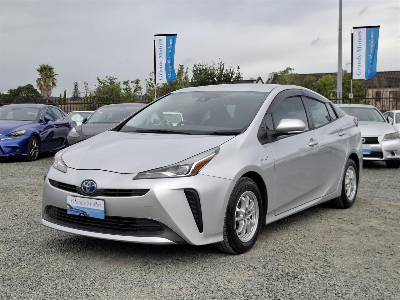 2019 Toyota Prius S.Radar cruise.Lane assist.Safety radar.Rear cam.8 Airbags. Carousel 13