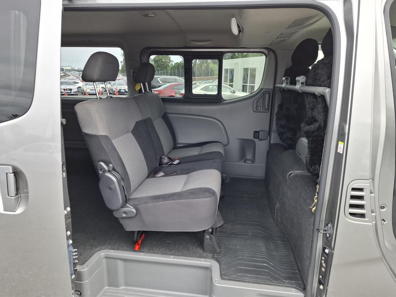 2015 Nissan NV350 Premium GX.RS Caravan.Bullbar.Rear cam.Alarm.Alloys. Collage 2