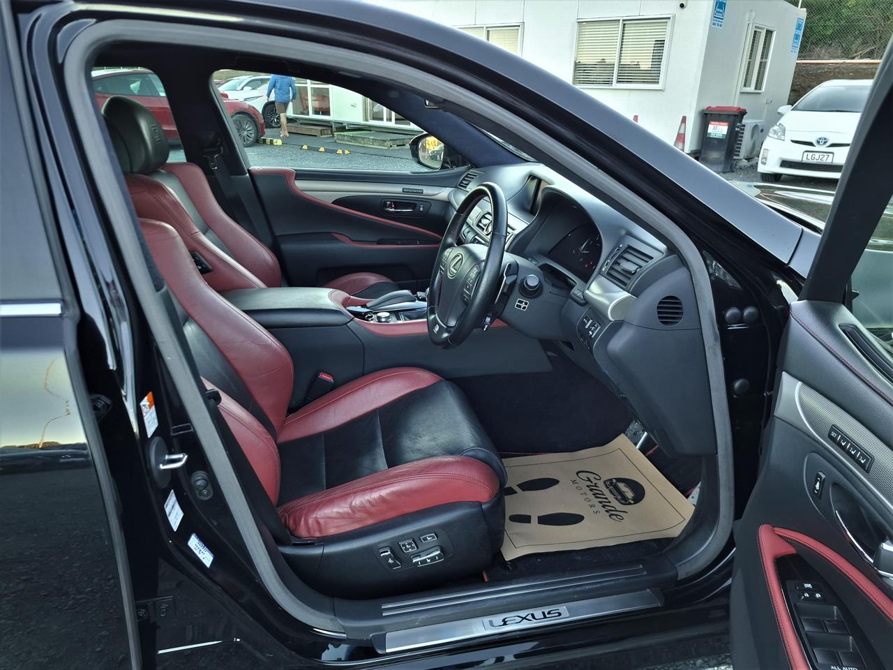 2015 Lexus LS 460 F-Sport.Sunroof.Leather.Radar cruise. Blind sport.Alarm.10 Airbags.