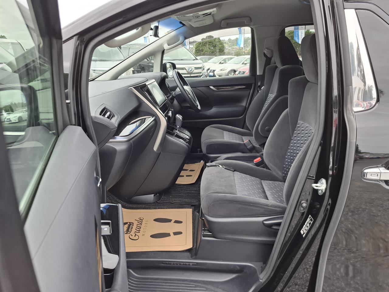 2016 Toyota Vellfire Rear camera.Electric doors.Rea cam.8 Airbags. Carousel 6