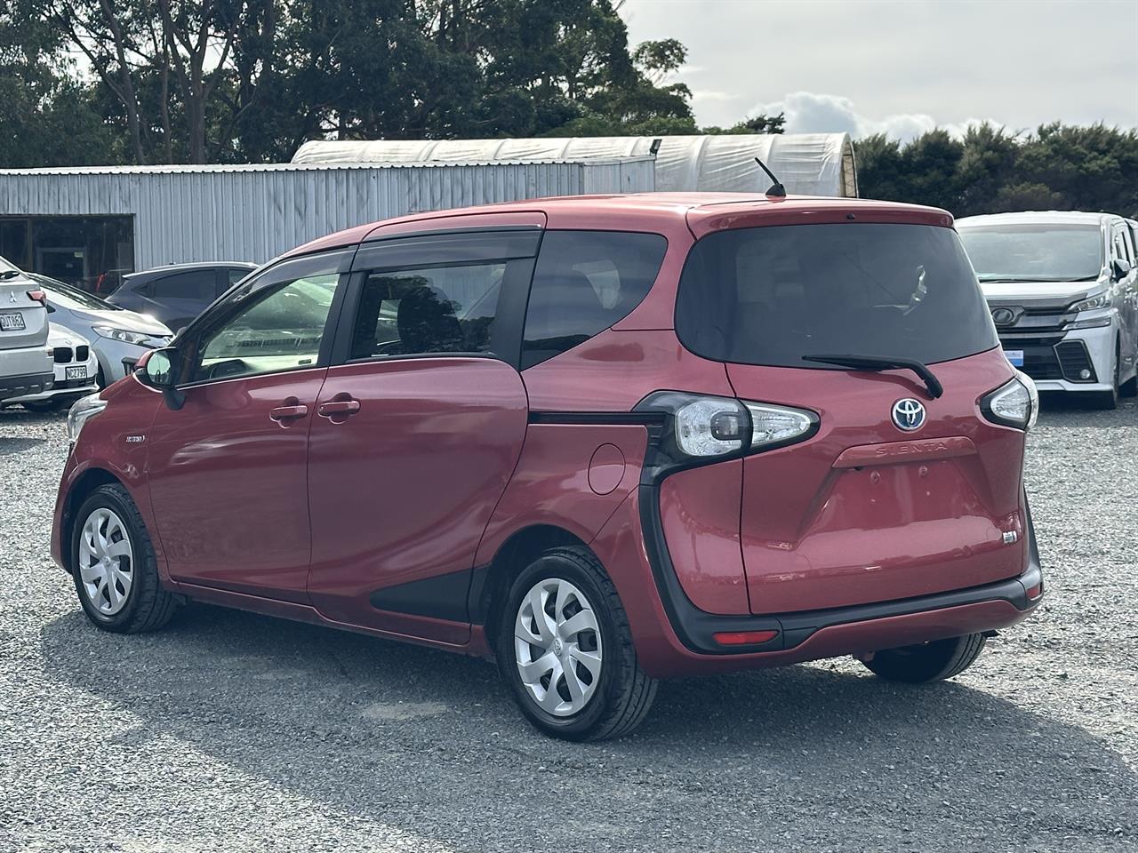 2018 Toyota Sienta Hybrid G.7 seats.Lane assist.Safety radar.Button start. Carousel 15