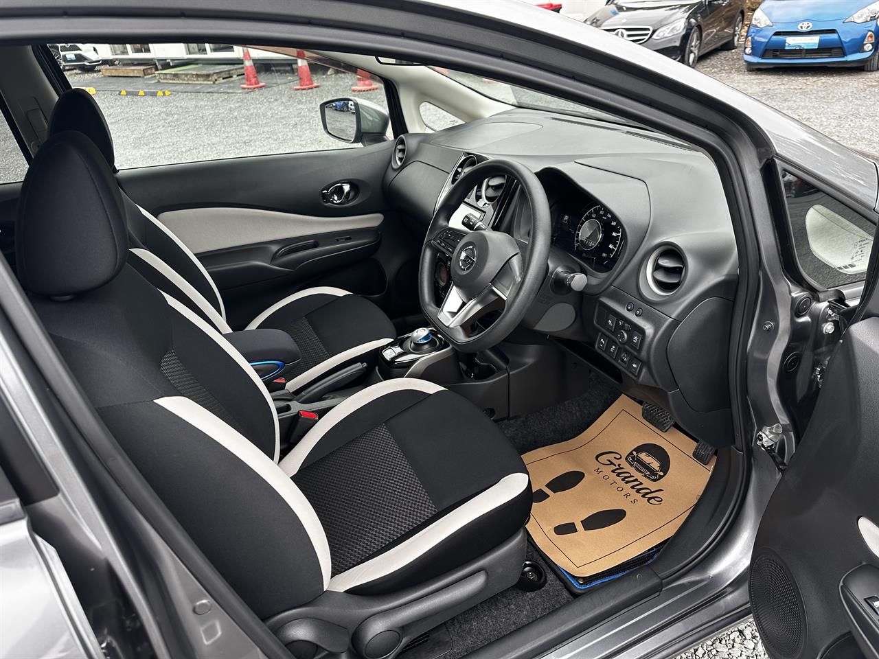 2019 Nissan Note E-power.Rear camera.Lane assist.Safety radar.Park sensors.Button start. Carousel 16