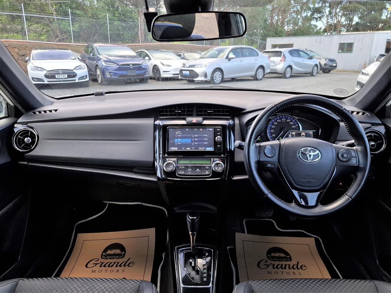 2017 Toyota Corolla Fielder.WXB.Hybrid.Safety radar.Lane assist.Rear camera.8 Airbags.Button start. Carousel 4
