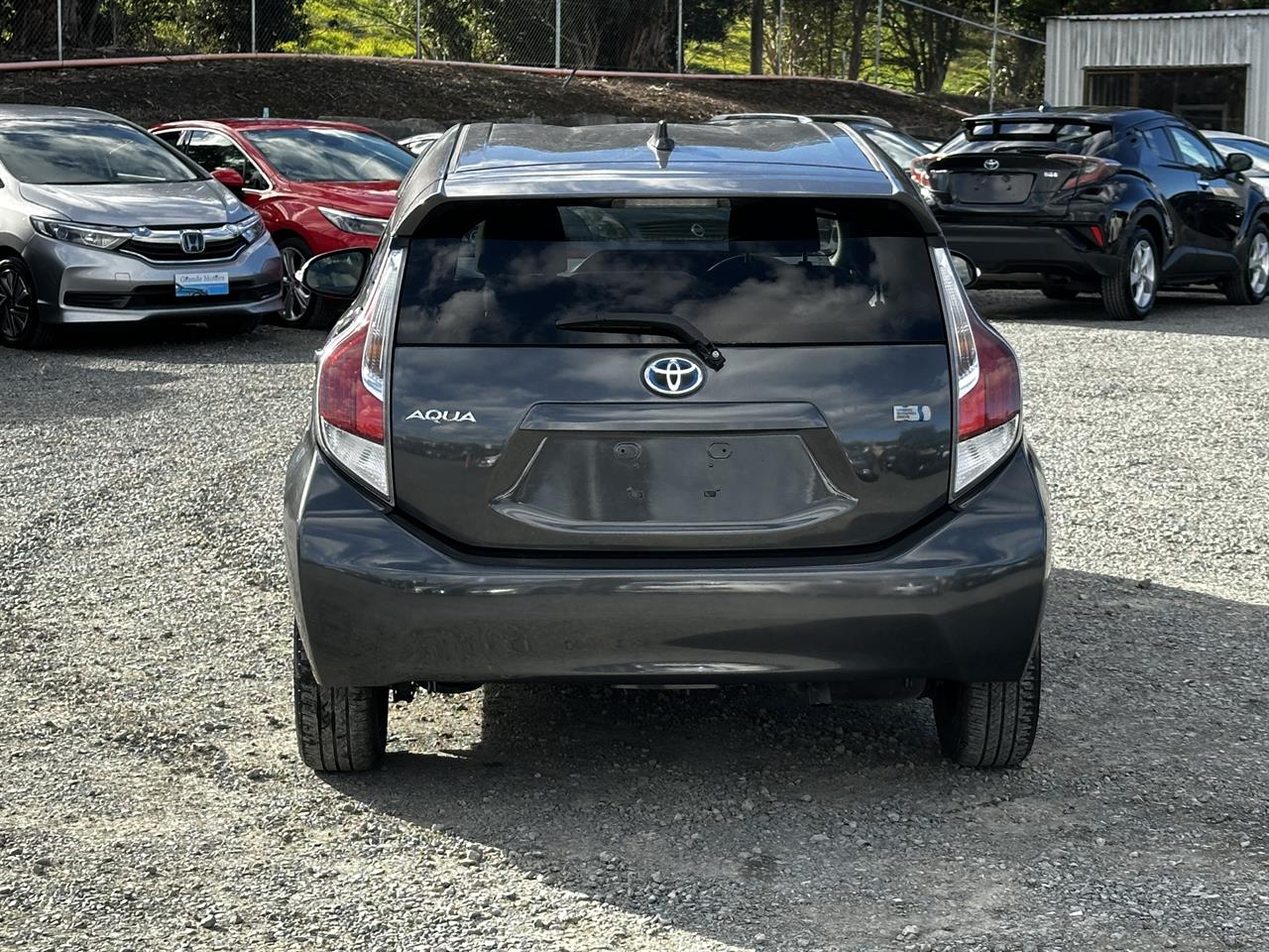 2015 Toyota Aqua Hybrid. SRS Airbags. Carousel 12