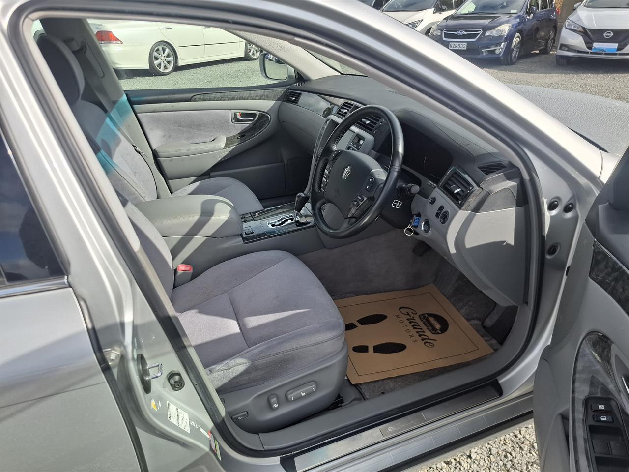 second hand 2005 Toyota Crown Royal Saloon.50th Anniversary.Alarm.Cruise control.Rear camera. for sale NZ Collage 1