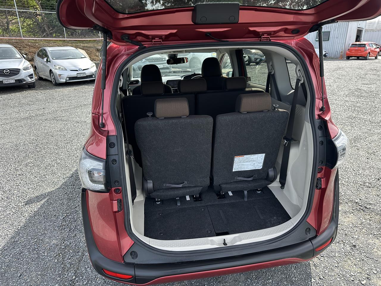 2018 Toyota Sienta Hybrid G.7 seats.Lane assist.Safety radar.Button start. Carousel 19
