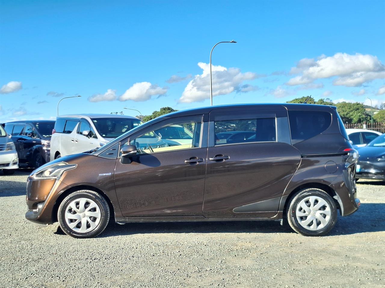 2016 Toyota Sienta Hybrid G.7 seats.Lane assist.Safety radar.Button start. Carousel 5