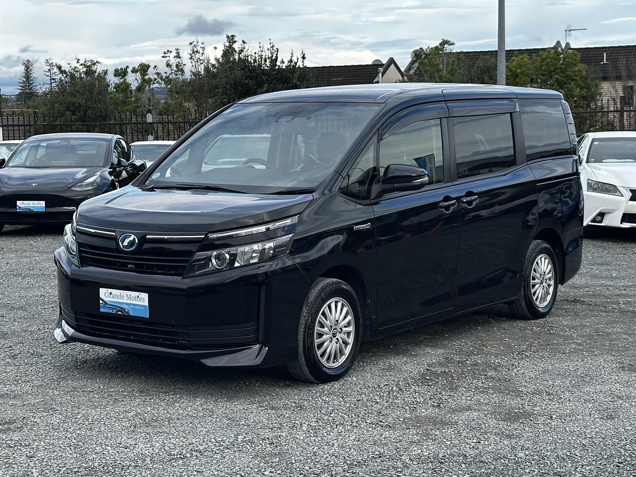 2017 Toyota Voxy Hybrid.Safety radar.Lane assist.Rear cam.Electic doors. Carousel 13