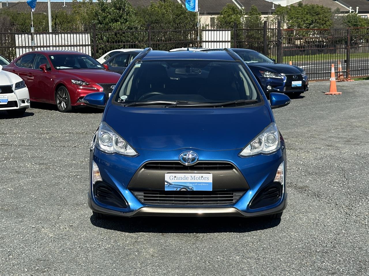 2015 Toyota Aqua Urban.Rear camera.Button start.Alloys.New tires. Carousel 11