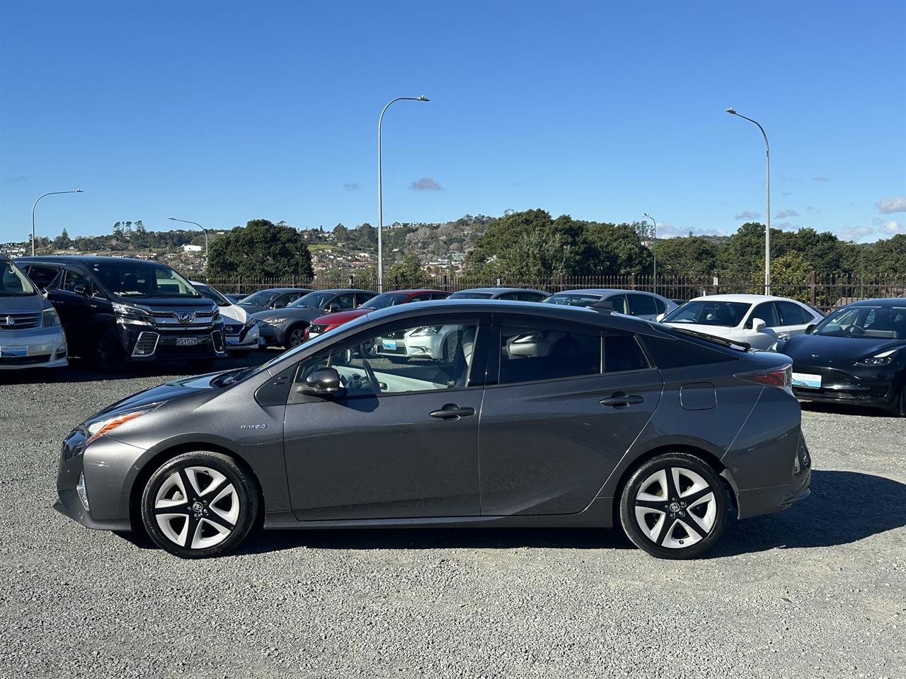 2018 Toyota Prius G.Leather.HUD.Radar cruise.Lane assist.Park sens.Alarm.8 Airbags. Carousel 14