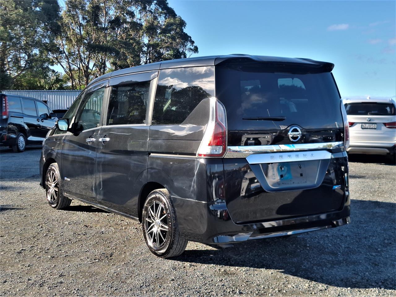 2017 Nissan Serena Hybrid.8 seats.Rear cam.Cruise control. Carousel 15