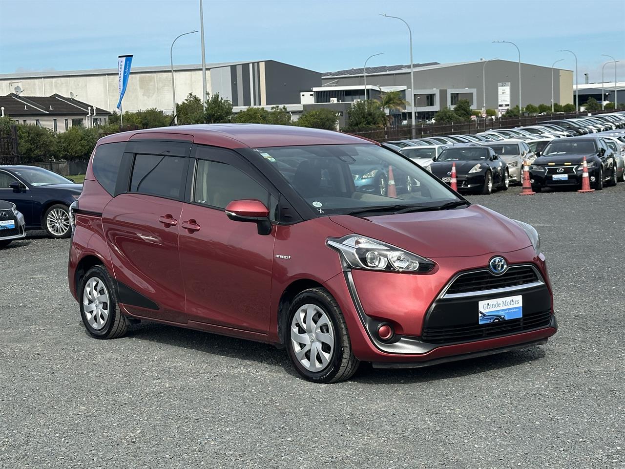 2018 Toyota Sienta Hybrid G.7 seats.Lane assist.Safety radar.Button start.