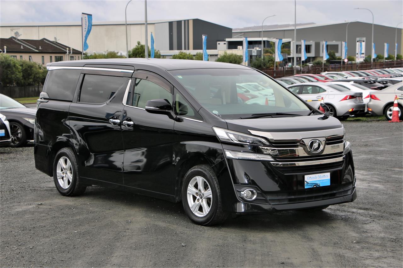 2017 Toyota Vellfire 8 seats.Rear camera.Park sensors.10 Airbags.Button start.