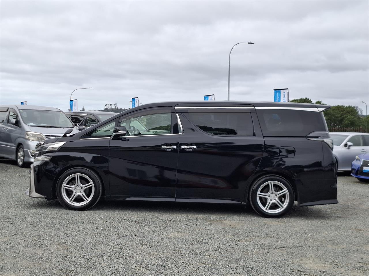 2016 Toyota Vellfire Rear camera.Electric doors.Rea cam.8 Airbags. Carousel 14