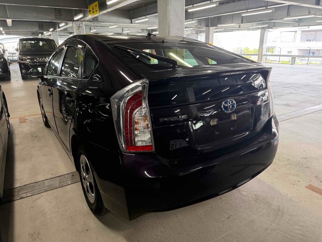 2015 Toyota Prius Transit Low km Hybrid S model Carousel 3