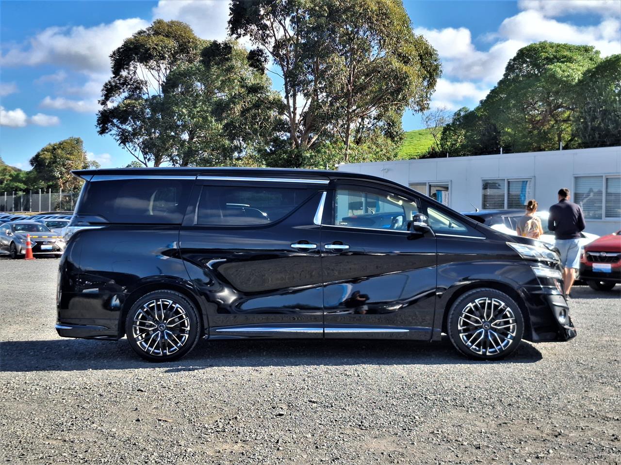 2016 Toyota Vellfire V spec.8 seats.Cruise control.Park sens.Alloys.8 Airbags. Carousel 17