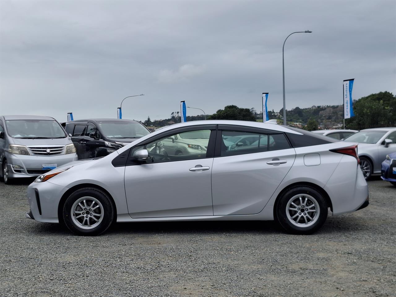 2020 Toyota Prius G.Radar cruise.Lane assist.Rear cam.Alarm.8 Airbags. Carousel 12