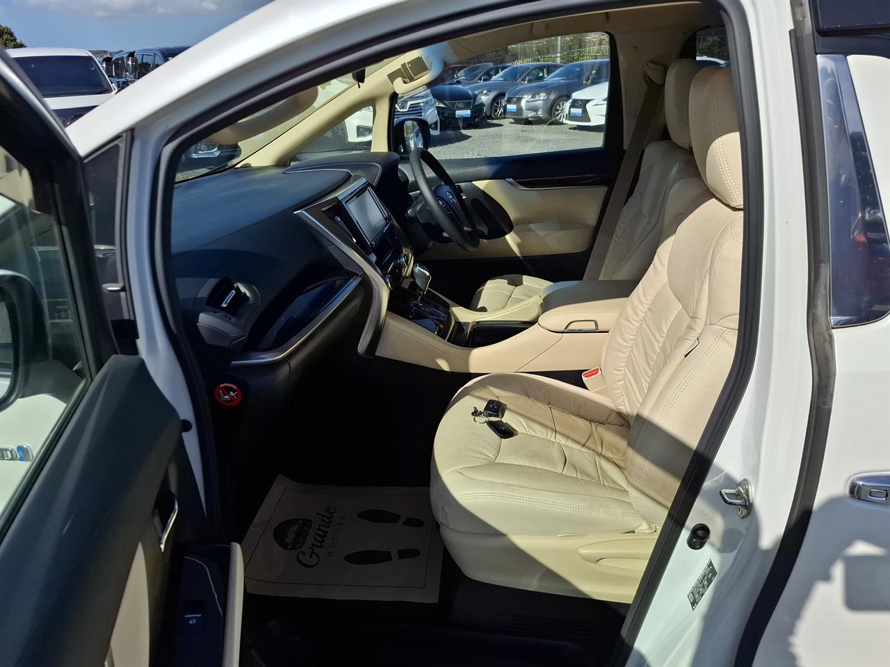 2015 Toyota Alphard Hybrid.Cruise control.Rear cam.Park sensors.Elec doors.8 SRS Airbags Carousel 5