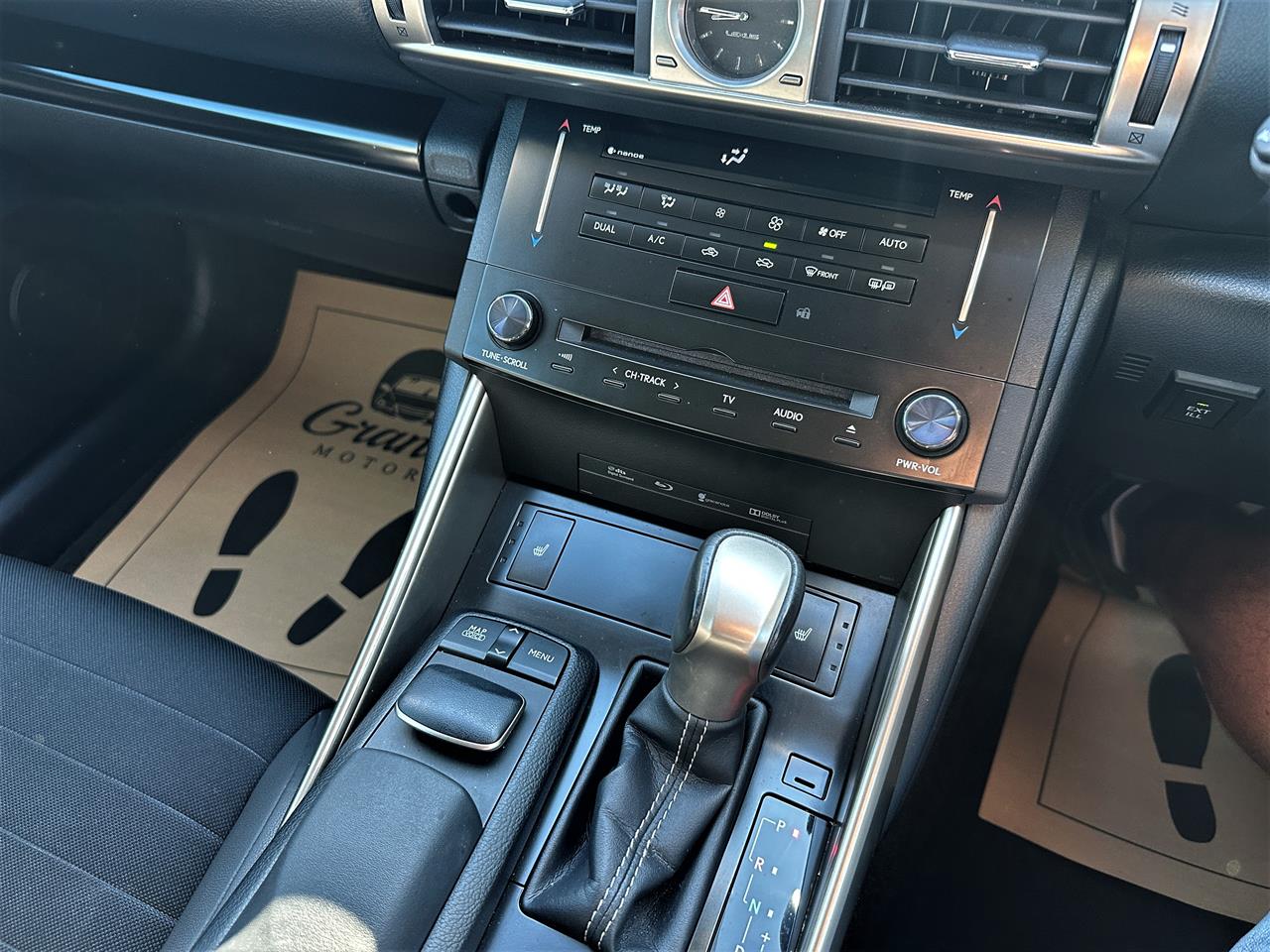 2013 Lexus IS 250 LOW KM.Rear camera.Alarm.10 Airbags. Carousel 8