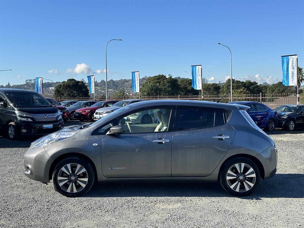 2017 Nissan Leaf 30KW.SOH 75%.BOSE.360°camera.Cruise control. Carousel 14