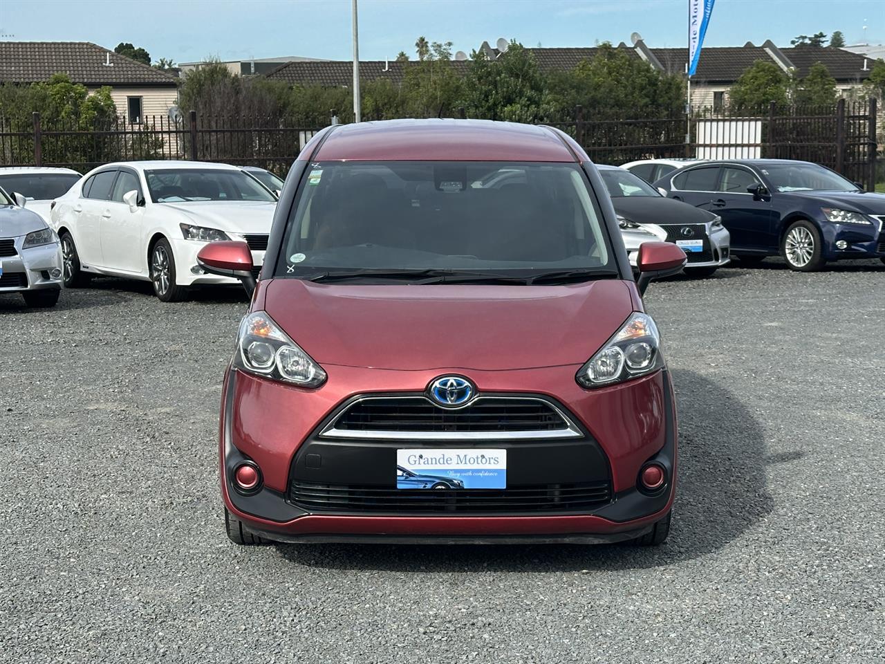 2018 Toyota Sienta Hybrid G.7 seats.Lane assist.Safety radar.Button start. Carousel 11