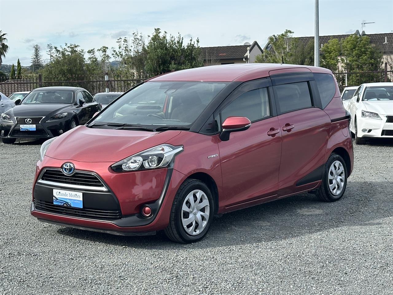 2018 Toyota Sienta Hybrid G.7 seats.Lane assist.Safety radar.Button start. Carousel 13